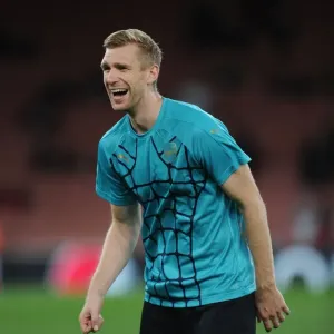 Per Mertesacker: Arsenal FC's Focused Defender Before Arsenal vs Olympiacos (UEFA Champions League, 2015/16)