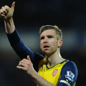 Per Mertesacker Bids Farewell to Arsenal Fans After Queens Park Rangers Match, 2015