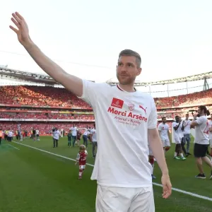 Per Mertesacker Bids Farewell: Arsenal v Burnley, Premier League 2017-18 Per Mertesacker Bids Farewell: Arsenal v Burnley, Premier League 2017-18