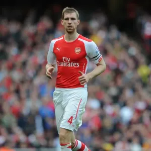 Per Mertesacker Focuses in Arsenal's Victory Against Hull City (2014-15) Per Mertesacker Focuses in Arsenal's Victory Against Hull City (2014-15)