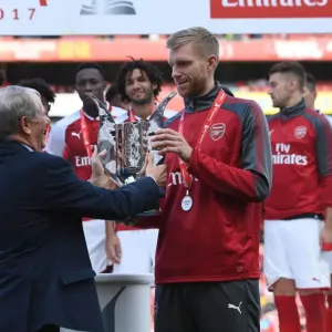 Per Mertesacker Lifts Emirates Cup Trophy: Arsenal v Sevilla, 2017