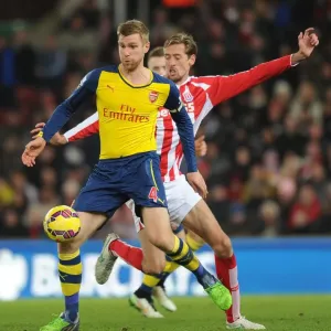 Per Mertesacker vs. Peter Crouch: A Battle at the Britannia Stadium (Stoke City vs. Arsenal, Premier League, 2014) Per Mertesacker vs. Peter Crouch: A Battle at the Britannia Stadium (Stoke City vs. Arsenal, Premier League, 2014)