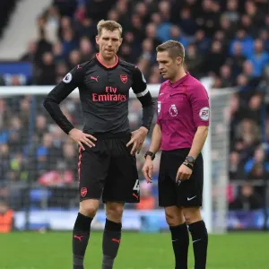 Per Mertesacker vs. Referee Craig Pawson: A Contentious Moment at Everton vs. Arsenal (2017-18) Per Mertesacker vs. Referee Craig Pawson: A Contentious Moment at Everton vs. Arsenal (2017-18)