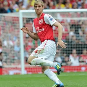 Per Mertesacker's Game-Winning Goal: Arsenal 1-0 Swansea City, Premier League 2011-12