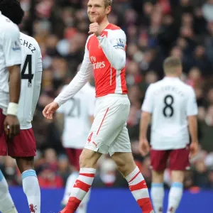 Per Mertesacker's Intense Focus at Arsenal vs Aston Villa, 2015