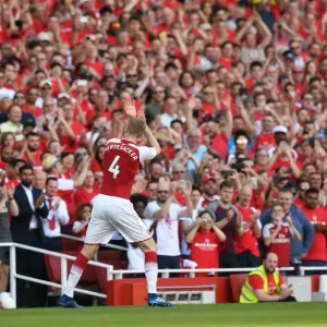 Per Mertesacker's Late Substitution: Arsenal vs Burnley, Premier League 2017-18 Per Mertesacker's Late Substitution: Arsenal vs Burnley, Premier League 2017-18