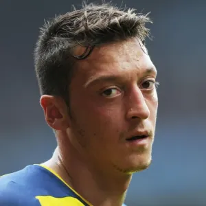 Mesut Ozil in Action: Arsenal vs. Aston Villa, Premier League 2014-15