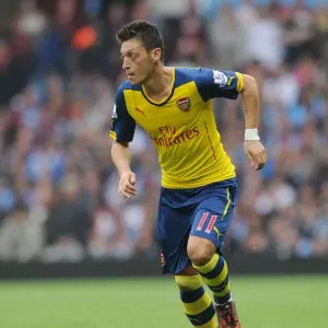 Mesut Ozil in Action: Arsenal vs. Aston Villa, Premier League 2014-15
