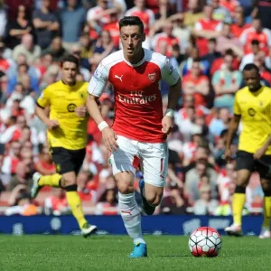 Mesut Ozil in Action: Arsenal vs. Aston Villa (Premier League 2015-16) Mesut Ozil in Action: Arsenal vs. Aston Villa (Premier League 2015-16)