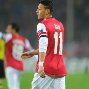 Mesut Ozil in Action: Arsenal vs. Borussia Dortmund, UEFA Champions League (2013-14)