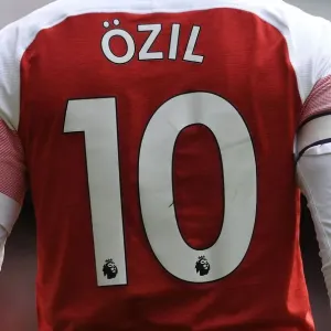 Mesut Ozil in Action: Arsenal vs Brighton & Hove Albion, Premier League 2018-19