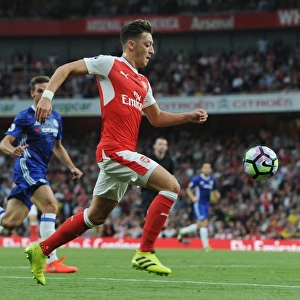 Mesut Ozil in Action: Arsenal vs. Chelsea, Premier League 2016-17
