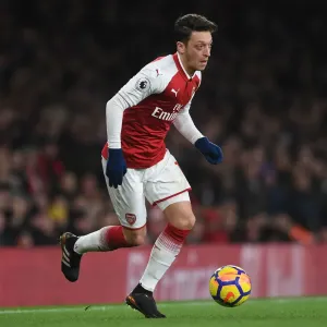 Mesut Ozil in Action: Arsenal vs Chelsea, Premier League 2017-18