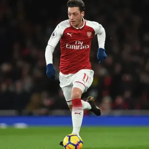 Mesut Ozil in Action: Arsenal vs. Chelsea, Premier League 2017-18