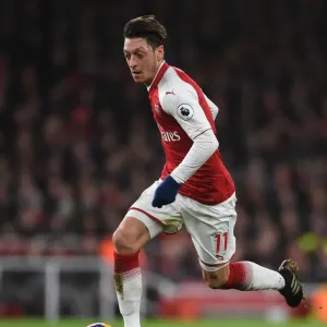 Mesut Ozil in Action: Arsenal vs. Chelsea, Premier League 2017-18