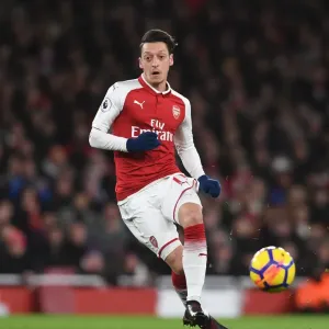 Mesut Ozil in Action: Arsenal vs. Chelsea, Premier League 2017-18