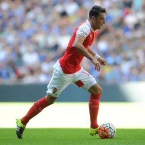 Mesut Ozil in Action: Arsenal vs. Chelsea - FA Community Shield 2015 Mesut Ozil in Action: Arsenal vs. Chelsea - FA Community Shield 2015