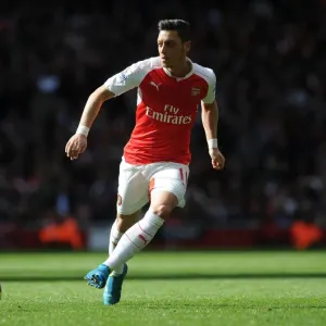 Mesut Ozil in Action: Arsenal vs Crystal Palace, Premier League 2015-16
