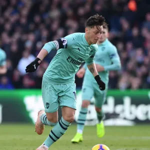 Mesut Ozil in Action: Arsenal vs. Crystal Palace, Premier League 2018-19