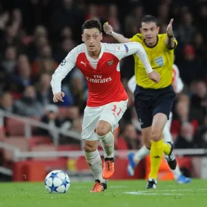 Mesut Ozil in Action: Arsenal vs Dinamo Zagreb, UEFA Champions League 2015-16 Mesut Ozil in Action: Arsenal vs Dinamo Zagreb, UEFA Champions League 2015-16
