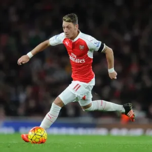 Mesut Ozil in Action: Arsenal vs. Everton, Premier League 2015/16 Mesut Ozil in Action: Arsenal vs. Everton, Premier League 2015/16