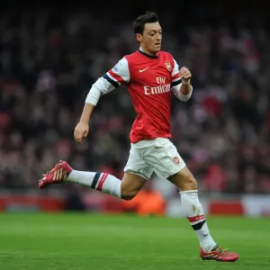 Mesut Ozil in Action: Arsenal vs Fulham, Premier League 2013-14 Mesut Ozil in Action: Arsenal vs Fulham, Premier League 2013-14
