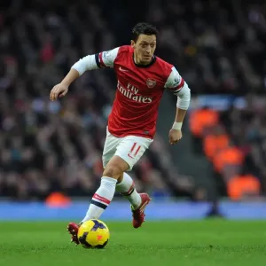 Mesut Ozil in Action: Arsenal vs Fulham, Premier League 2013-14 Mesut Ozil in Action: Arsenal vs Fulham, Premier League 2013-14