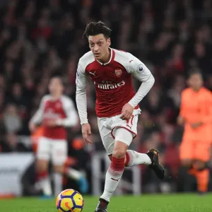 Mesut Ozil in Action: Arsenal vs. Liverpool, Premier League 2017-18