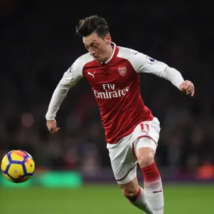Mesut Ozil in Action: Arsenal vs Liverpool, Premier League 2017-18