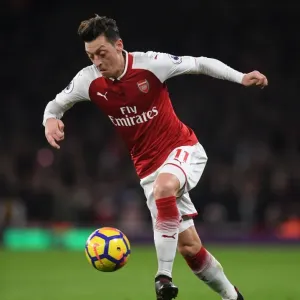 Mesut Ozil in Action: Arsenal vs Liverpool, Premier League 2017-18