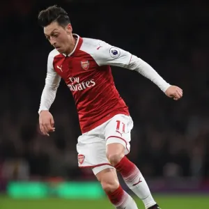 Mesut Ozil in Action: Arsenal vs. Liverpool, Premier League 2017-18