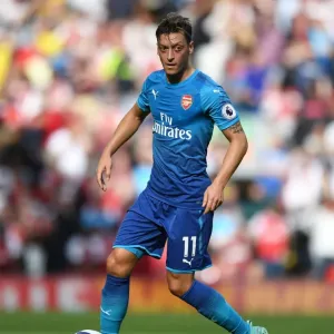 Mesut Ozil in Action: Arsenal vs. Liverpool (2017-18)