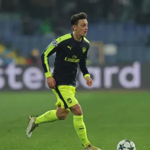 Mesut Ozil in Action: Arsenal vs Ludogorets, UEFA Champions League, 2016 Mesut Ozil in Action: Arsenal vs Ludogorets, UEFA Champions League, 2016