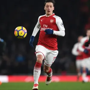 Mesut Ozil in Action: Arsenal vs Manchester City, Premier League 2017-18