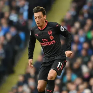 Mesut Ozil in Action: Arsenal vs. Manchester City (2017-18) Mesut Ozil in Action: Arsenal vs. Manchester City (2017-18)