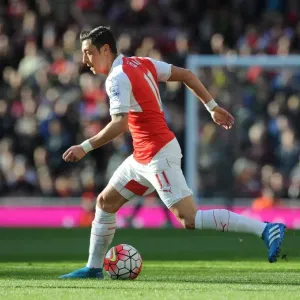 Mesut Ozil in Action: Arsenal vs Norwich City, Premier League 2015-16 Mesut Ozil in Action: Arsenal vs Norwich City, Premier League 2015-16