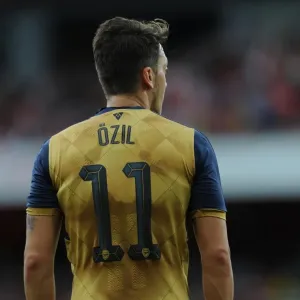 Mesut Ozil in Action: Arsenal vs Olympique Lyonnais, Emirates Cup 2015/16