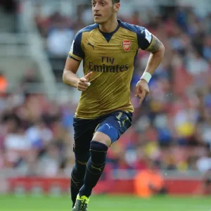 Mesut Ozil in Action: Arsenal vs Olympique Lyonnais, Emirates Cup 2015/16