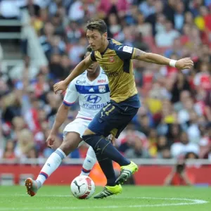 Mesut Ozil in Action: Arsenal vs Olympique Lyonnais, Emirates Cup 2015/16