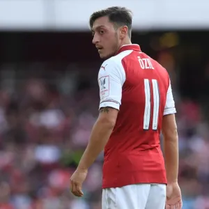 Mesut Ozil in Action: Arsenal vs Sevilla, Emirates Cup 2017-18