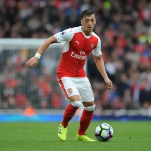 Mesut Ozil in Action: Arsenal vs Southampton, Premier League 2016-17