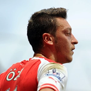 Mesut Ozil in Action: Arsenal vs. Tottenham, Premier League 2014-15