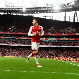 Mesut Ozil in Action: Arsenal vs. Watford, Premier League 2017-18