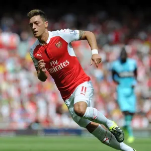 Mesut Ozil in Action: Arsenal vs. West Ham United (2015-16)