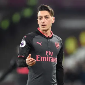 Mesut Ozil in Action: Arsenal vs. West Ham United (2017-18) Mesut Ozil in Action: Arsenal vs. West Ham United (2017-18)