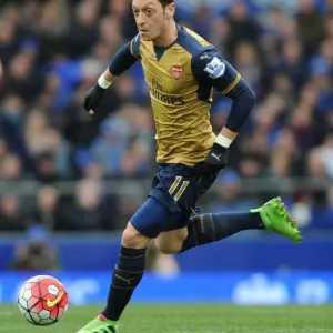 Mesut Ozil in Action: Everton vs. Arsenal, Premier League 2015-16