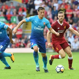 Mesut Ozil in Action: Liverpool vs. Arsenal, Premier League 2017-18