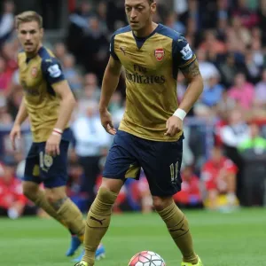 Mesut Ozil in Action: Premier League 2015-16 - Arsenal vs. Crystal Palace Mesut Ozil in Action: Premier League 2015-16 - Arsenal vs. Crystal Palace