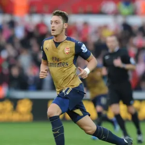 Mesut Ozil in Action: Swansea City vs. Arsenal, Premier League 2015-16