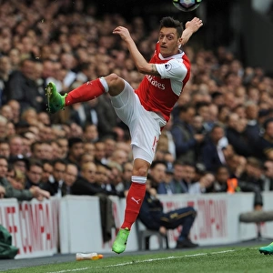 Mesut Ozil in Action: Tottenham vs Arsenal, Premier League 2016-17